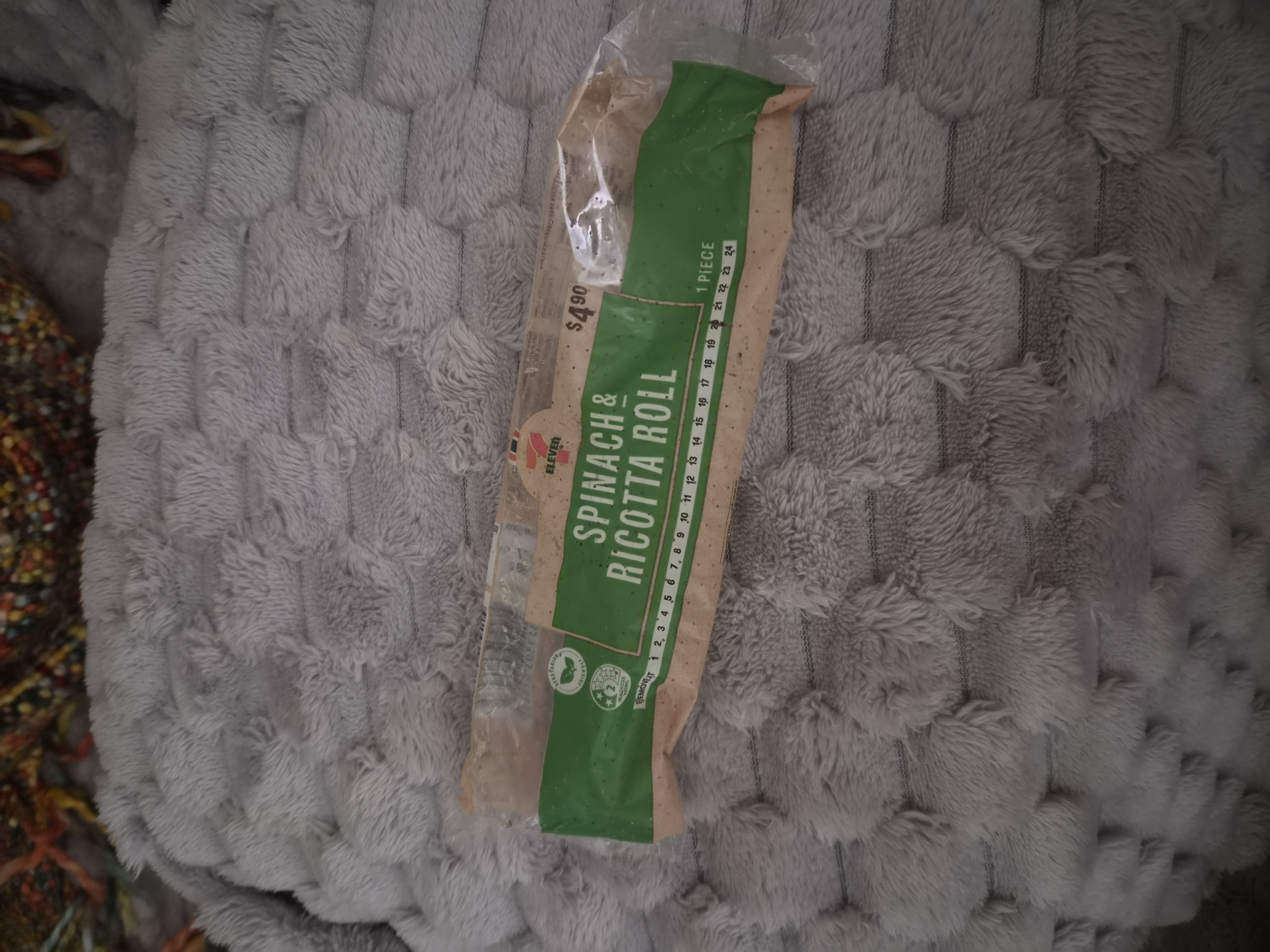 7 Eleven Spinach and Ricotta Roll 180g