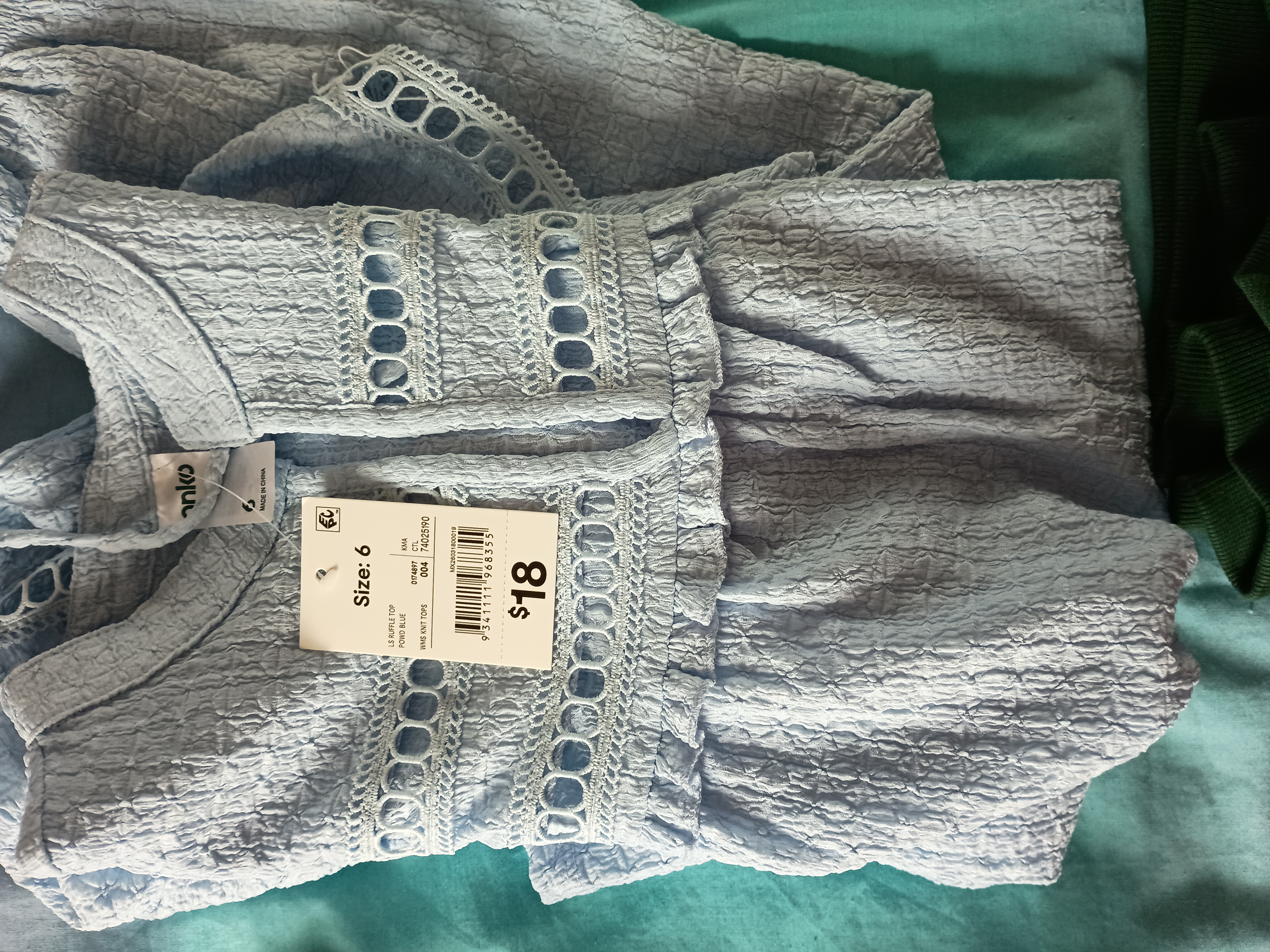 8L Ruffle Top